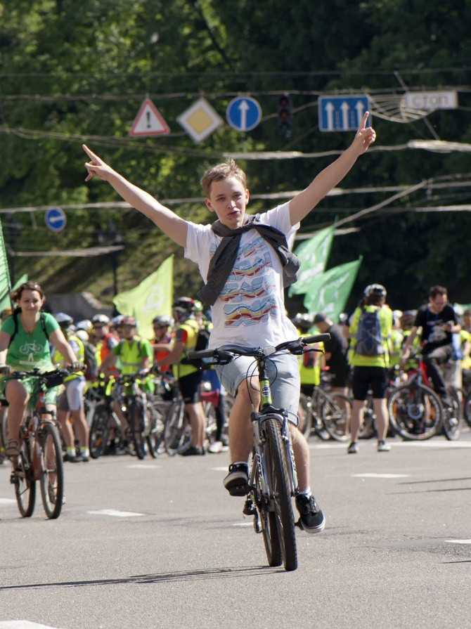 cyclist-3556137_1920